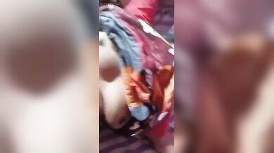 रात में चाची की चड्डी निकाल के चूत में ऊँगली की