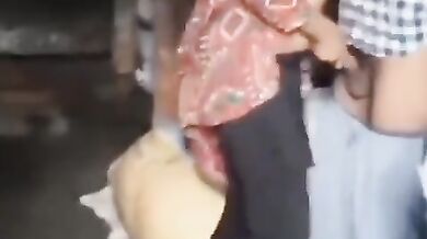 हाईस्कुल वाली बहन को भाई ने स्टोर रूम में चोदा