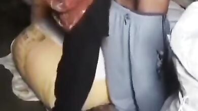 हाईस्कुल वाली बहन को भाई ने स्टोर रूम में चोदा