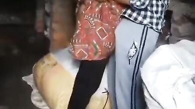 हाईस्कुल वाली बहन को भाई ने स्टोर रूम में चोदा