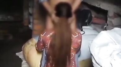 हाईस्कुल वाली बहन को भाई ने स्टोर रूम में चोदा