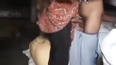 हाईस्कुल वाली बहन को भाई ने स्टोर रूम में चोदा