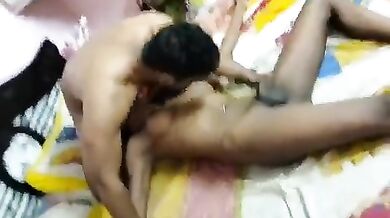 देसी लौंडे ने हिजड़े के साथ ओरल सेक्स की मस्ती की