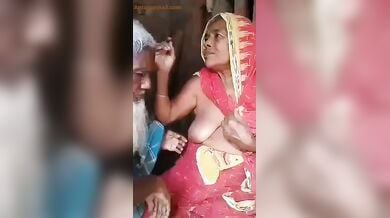 बांगला दादी के बूब्स चूसते दादा जी