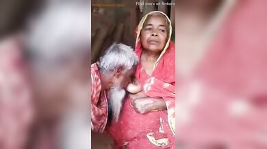 बांगला दादी के बूब्स चूसते दादा जी