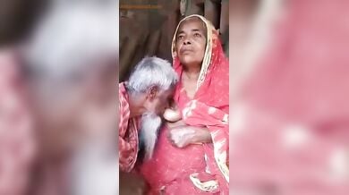 बांगला दादी के बूब्स चूसते दादा जी