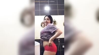 दोस्त की कामुक माँ ने चूत दिखाई वीडियो कॉल में