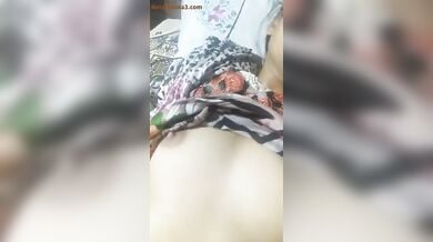 हॉट भाभी ने न्यूड वीडियो कॉल में चूत दिखाई