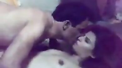 पाकिस्तानी वाइफ को पति ने बूढ़े अंकल से चुदवाया