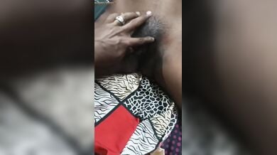 काली तमिल लेडी ने लंड चूस के बुर खोल के दिखाई