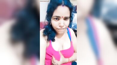 मल्लू चाची ने दिखाई अपनी हॉट चूची वीडियो कॉल में