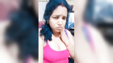 मल्लू चाची ने दिखाई अपनी हॉट चूची वीडियो कॉल में