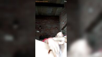 सरसों का तेल लगाकर बुर फकिंग करतीं गांव की देहाती भाभीजी!