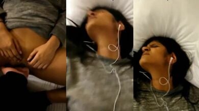 बहन ने भाई से चूत में ऊँगली करवाई