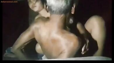 पाकिस्तानी बुढऊ चाचा ने लंड डाल के चोद दिया बेटी की बुर