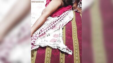 जवान भाभी की साड़ी उतारकर नटखट देवर ने बनाया एमएमएस