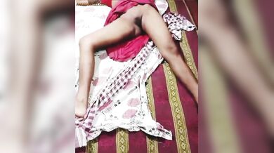 जवान भाभी की साड़ी उतारकर नटखट देवर ने बनाया एमएमएस