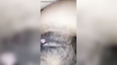 राजस्थानी भाभी की झांटदार बुर में पे दिया लंड