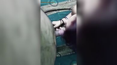 बीवी को दोस्त के लंड से चुदवाता हरामी पति