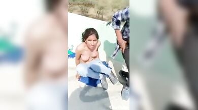 देसी ताऊ ने हरयाणा गर्ल को चुदवाते पकड़ा