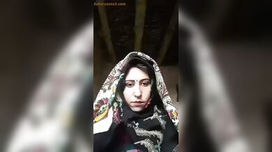 जम्मू की पहाड़ी भाभी ने चूत खोल दी वीडियो कॉल में