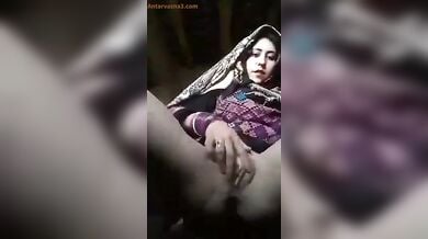 जम्मू की पहाड़ी भाभी ने चूत खोल दी वीडियो कॉल में