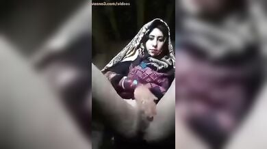 जम्मू की पहाड़ी भाभी ने चूत खोल दी वीडियो कॉल में