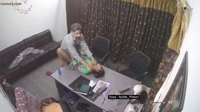 ऑफिस की कामवाली को सिक्यूरिटी  वाले अंकल ने ऑफिस में चोदा