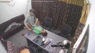 ऑफिस की कामवाली को सिक्यूरिटी  वाले अंकल ने ऑफिस में चोदा