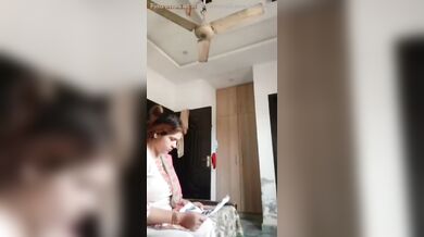 पाकिस्तानी भाभी बूढ़े लवर के साथ चुदते पकड़ी गई