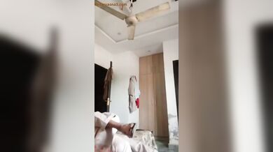 पाकिस्तानी भाभी बूढ़े लवर के साथ चुदते पकड़ी गई