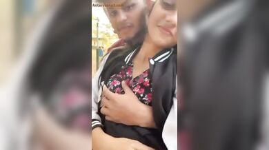 कोलेज की लड़की ने बंक कर के चूची दब्वाई