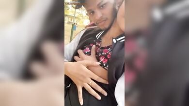 कोलेज की लड़की ने बंक कर के चूची दब्वाई