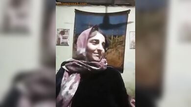 पाकिस्तानी भाभी रुकसाना ने नंगे चुचें खोले