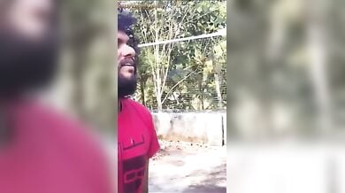 पब्लिक पार्क में लोडा मुहं में लेती मल्लू भाभी