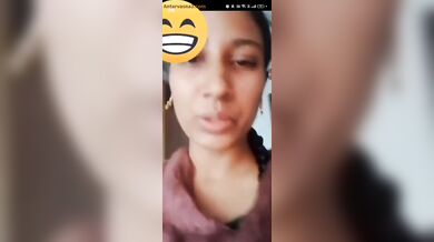 साडी और ब्लाउज निकाल के अपनी काली चूत मसलती मराठी भाभी