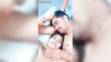 राजस्थान की गंवार भाभी को मुंबई की होटल में चोदता शहरी लौंडा!