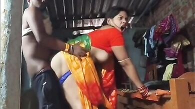 ब्लू चड्डी वाली यूपी की भौजी ने कुतिया बन के बुर मरवाई