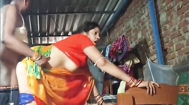 ब्लू चड्डी वाली यूपी की भौजी ने कुतिया बन के बुर मरवाई