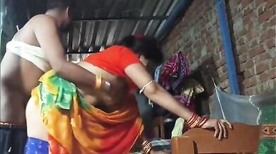 ब्लू चड्डी वाली यूपी की भौजी ने कुतिया बन के बुर मरवाई