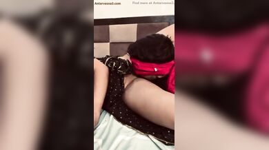 ड्राईवर से चूत चटवा के भाभी ने नंगा सेक्सी क्लिप बनाया