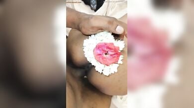 पड़ोसन चाची की गांड पर गजरा लगा के चोदा