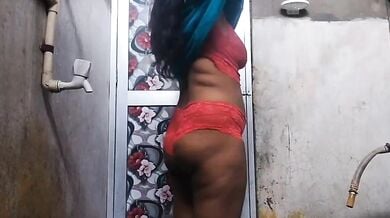 भोजपुरी भाभी को देवर ने बाथरूम में पेल दिया