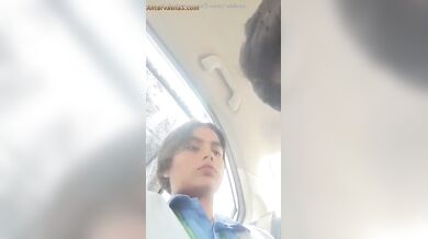 पापा के ड्राइवर ने चूत में उंगली की (कार एमएमएस)