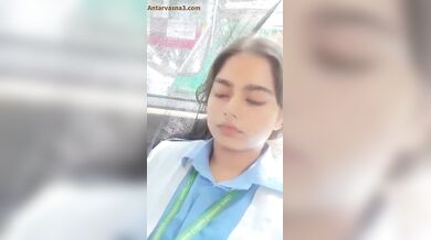 पापा के ड्राइवर ने चूत में उंगली की (कार एमएमएस)