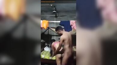 देसी कपल की घर में चुदाई का हॉट ब्लू फिल्म