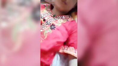 बॉयफ्रेंड को चूची दिखाई लड़की ने न्यूड एमएमएस में