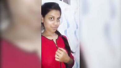 चुदासी लड़की ने अपने बड़े बूब्स दिखाए वीडियो कॉल में