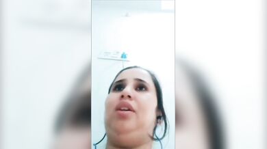 एयर होस्टेस ने वीडियो कॉल में चूत दिखाई