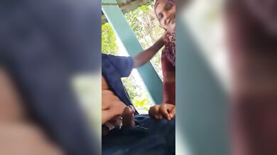 हिजाबी भाभी ने पब्लिक पार्क में लंड की कुल्फी खाई!